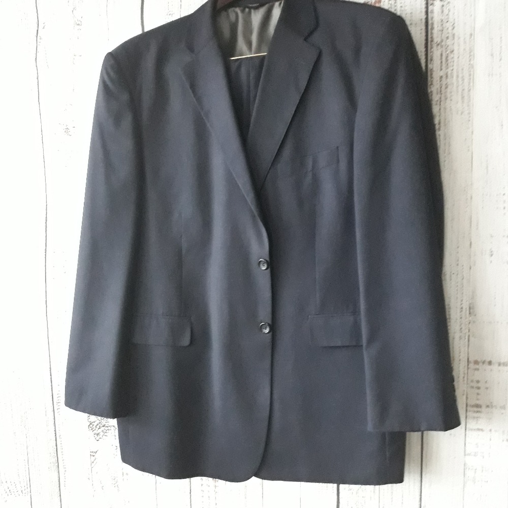 Lineage men's suit, pleated pants size 46R